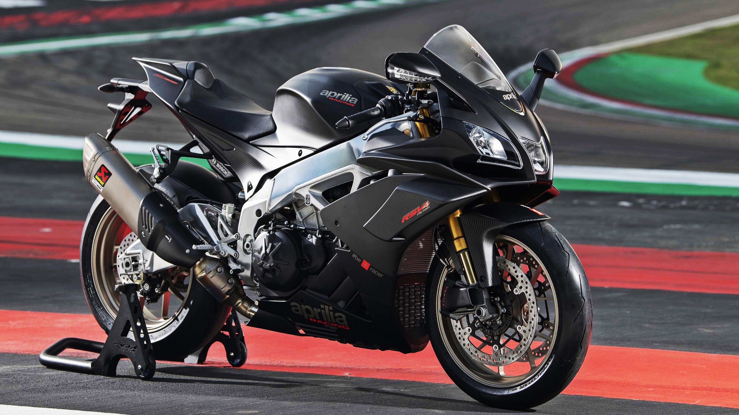 湖人团队协作完美主场连胜，湖人结束连败疯狂庆祝